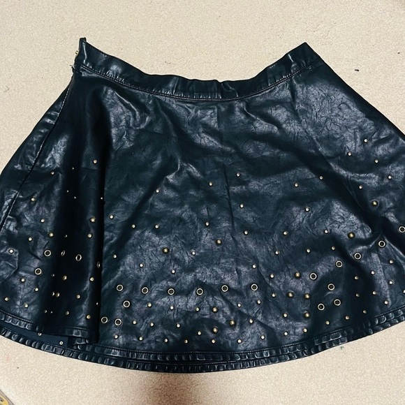Forever 21 Dresses & Skirts - Faux leather Forever21 mini skirt in large with metal embellishments